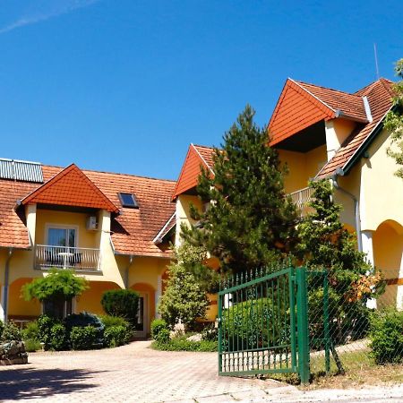 Hotel Wagner Panzio Cserszegtomaj Esterno foto