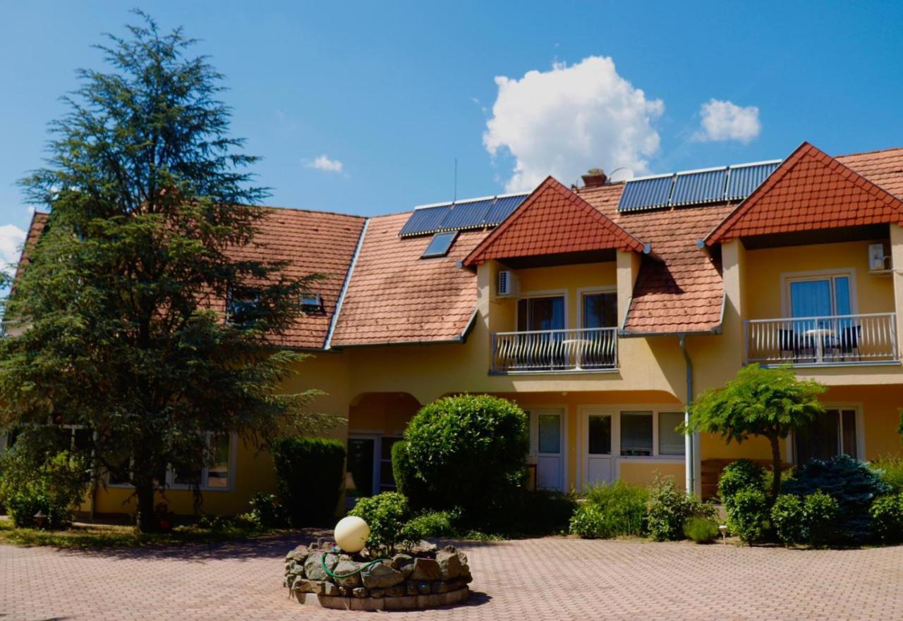 Hotel Wagner Panzio Cserszegtomaj Esterno foto