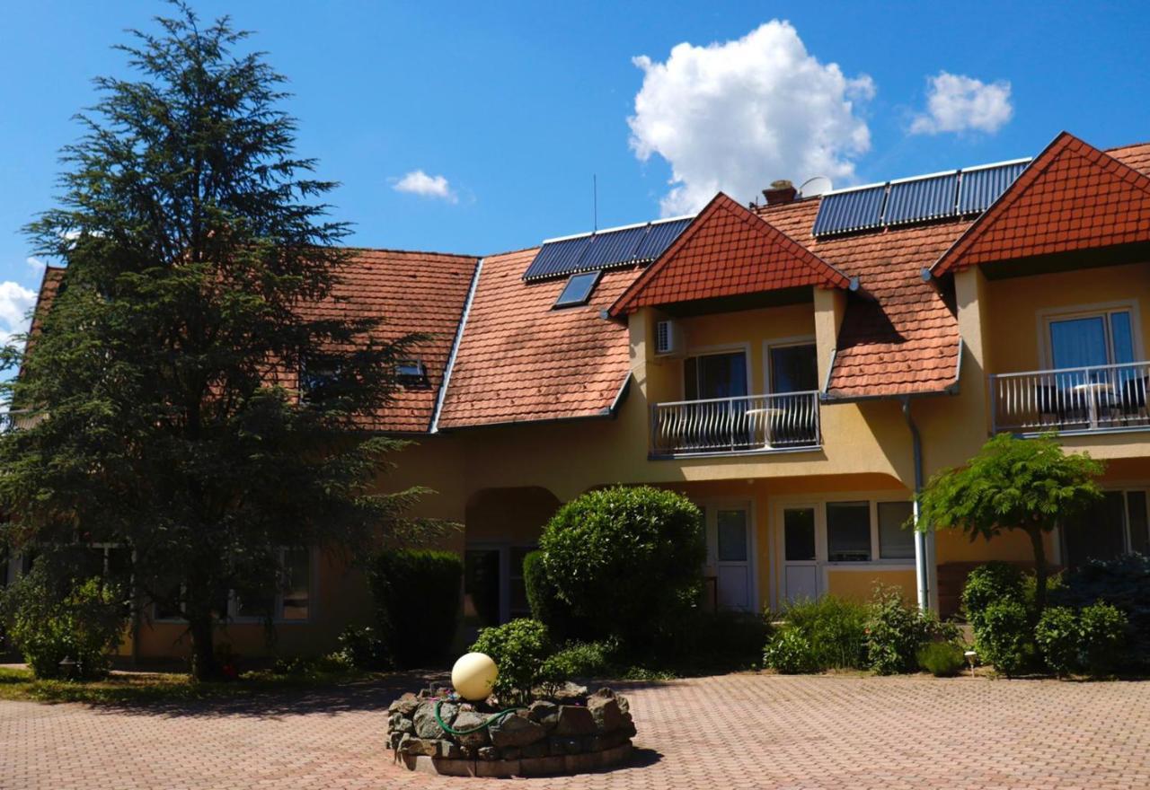Hotel Wagner Panzio Cserszegtomaj Esterno foto