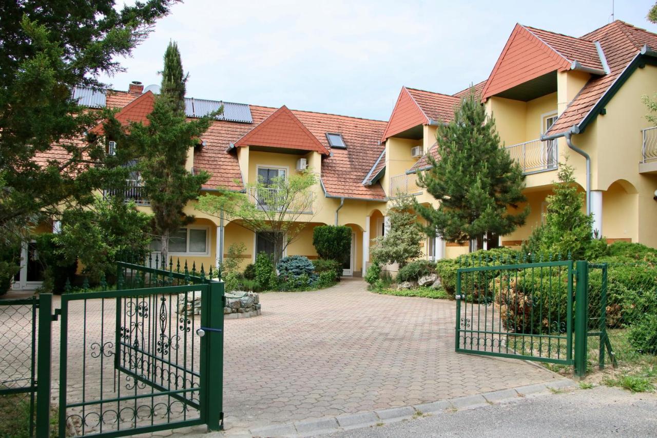 Hotel Wagner Panzio Cserszegtomaj Esterno foto
